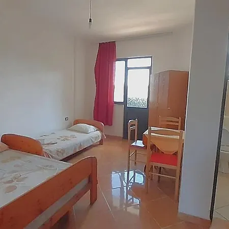 Apartament Flamuri *