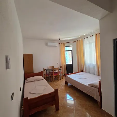 Flamuri Apartament Golem (Tirana)