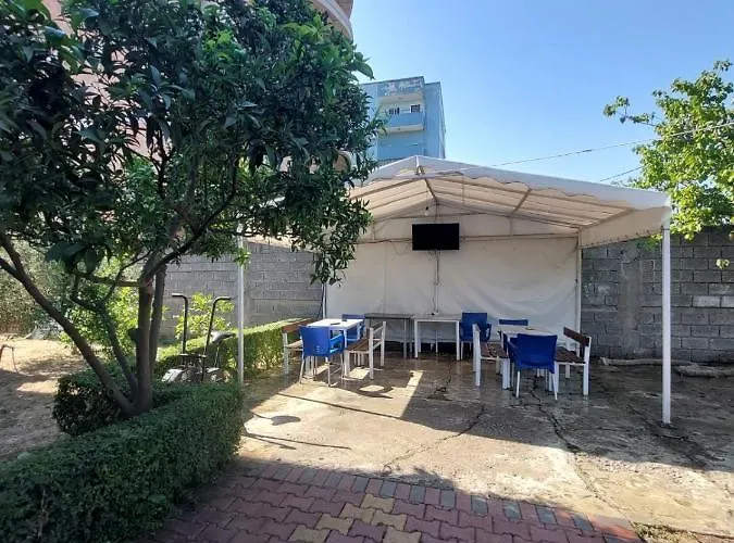 Flamuri Golem (Tirana)